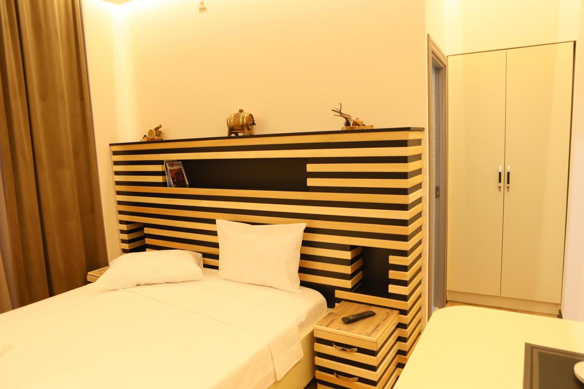 Elko Hotel Єреван Екстер'єр фото