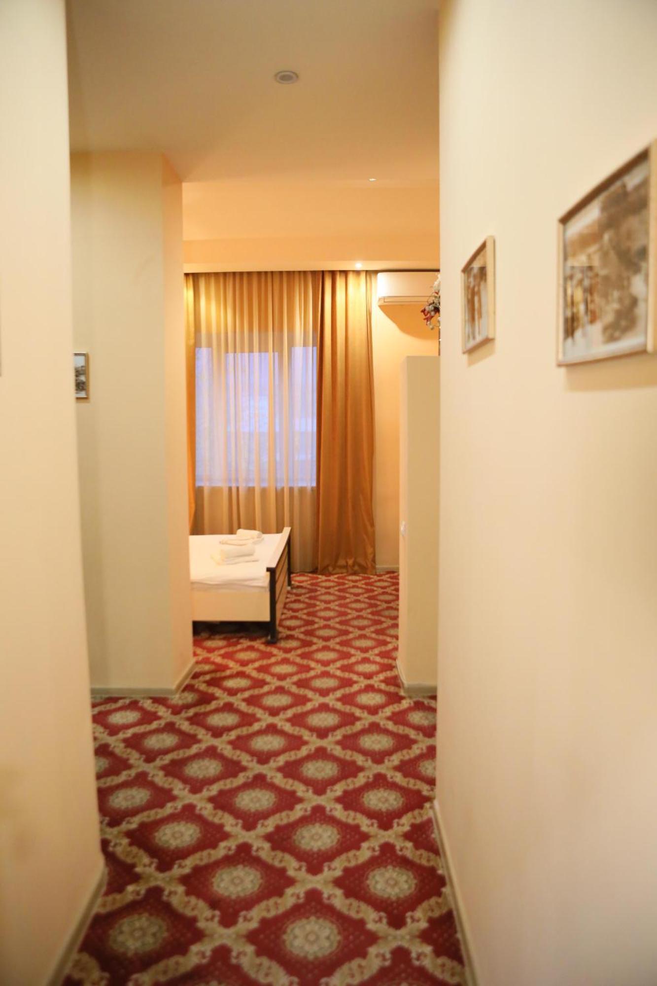 Elko Hotel Єреван Екстер'єр фото